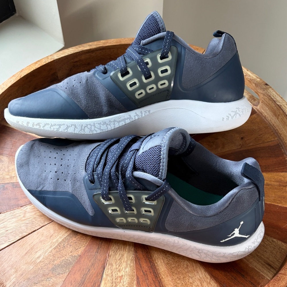 JORDAN LUNAR GRIND DKOES IN BLUE GRAY.Size 10.5 Great Condition.